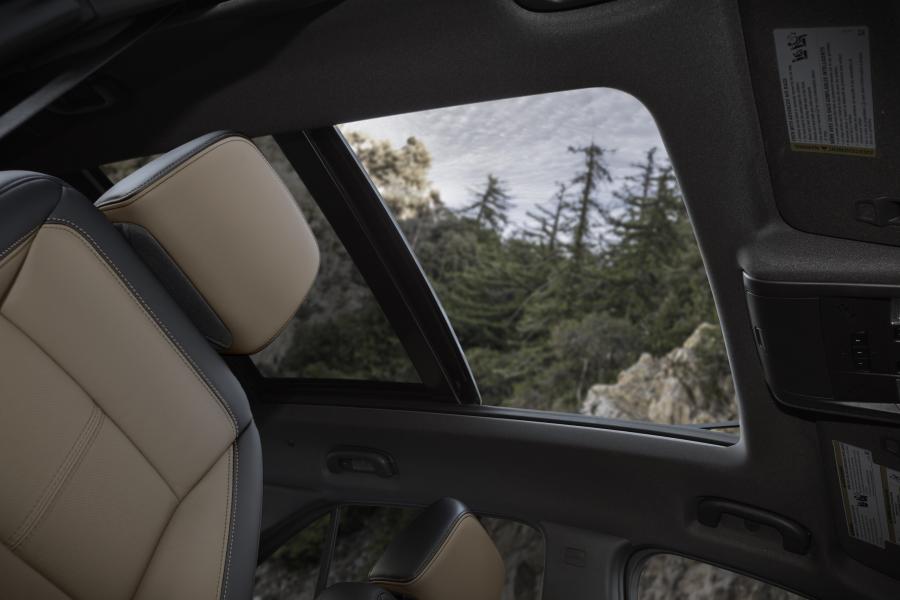 Интерьер Chevrolet Equinox Premier 2020 года  (NA) (фото 13 из 20)